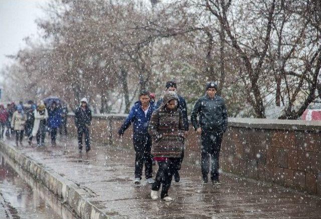 Ahlat&rsquo;ta Kar Yağışı 1