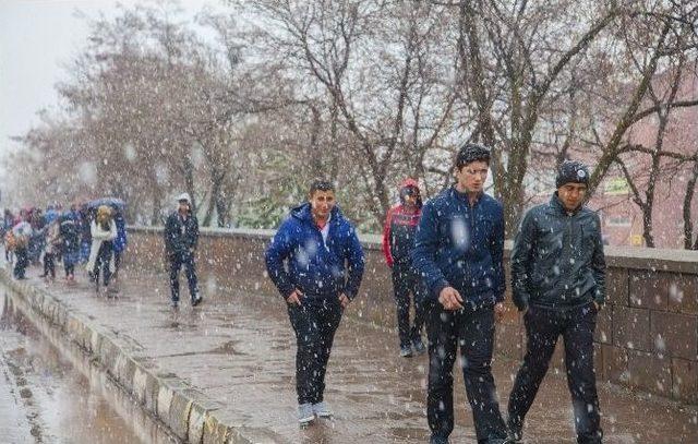 Ahlat&rsquo;ta Kar Yağışı 2