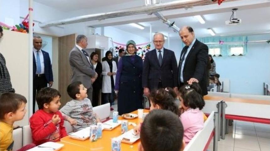 Vali, Anaokulunu İnceledi