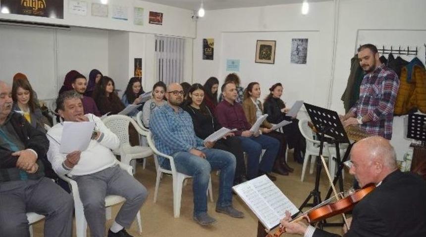 M&uuml;zik &Ouml;ğretmenleri Amat&ouml;r Koro Kurdu