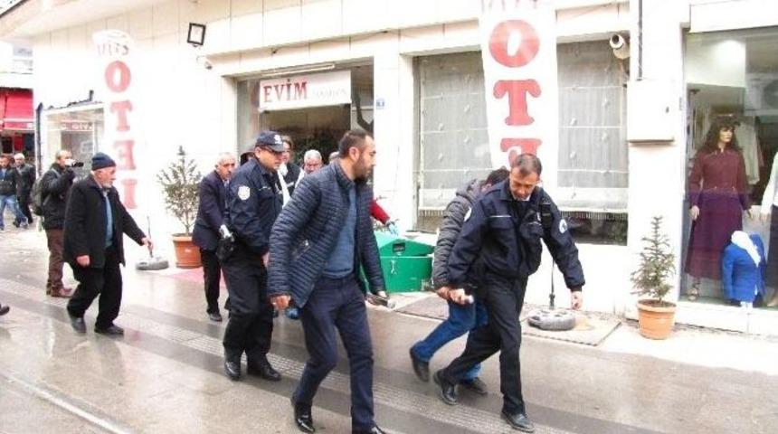 Otel Odasında &Ouml;l&uuml; Bulundu