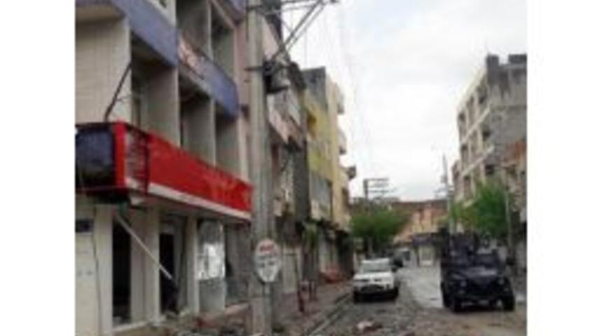 Nusaybin&rsquo;de Polis Aracına Saldırı: 3 Polis Yaralı