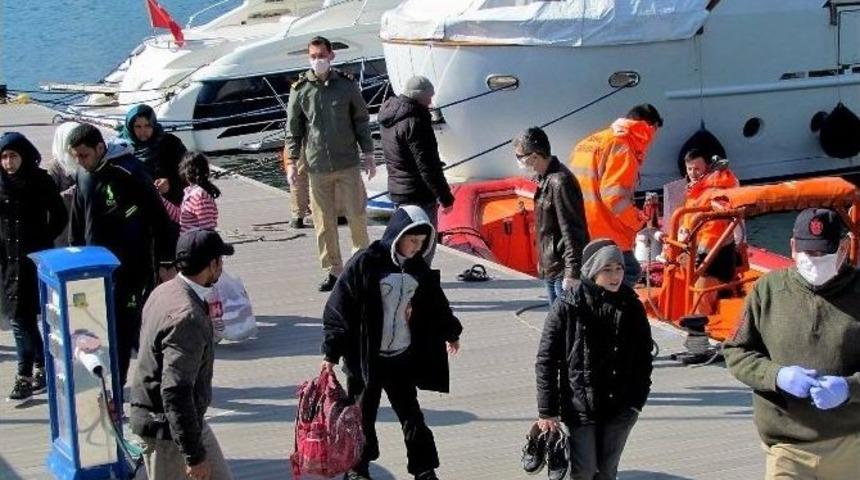 &Ccedil;eşme&rsquo;de 54 Sığınmacı Daha Yakalandı