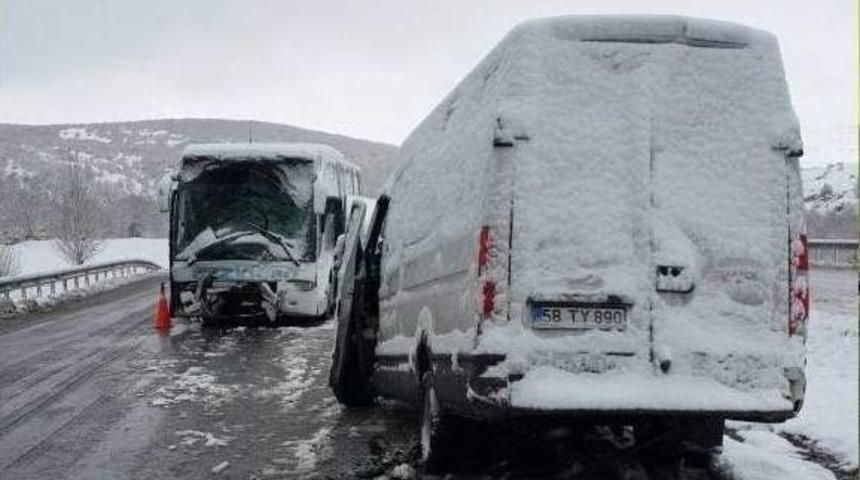 Yozgat&rsquo;ta Trafik Kazası: 10 Yaralı