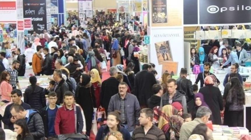 Ter&ouml;r Kitap Sevgisine Engel Olamadı