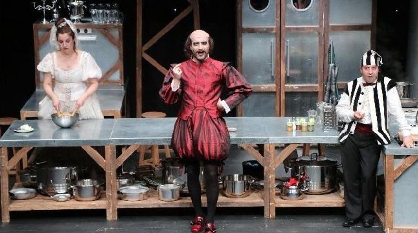 Aşt D&uuml;nya Tiyatrolar G&uuml;n&uuml;&rsquo;n&uuml; Kutladı