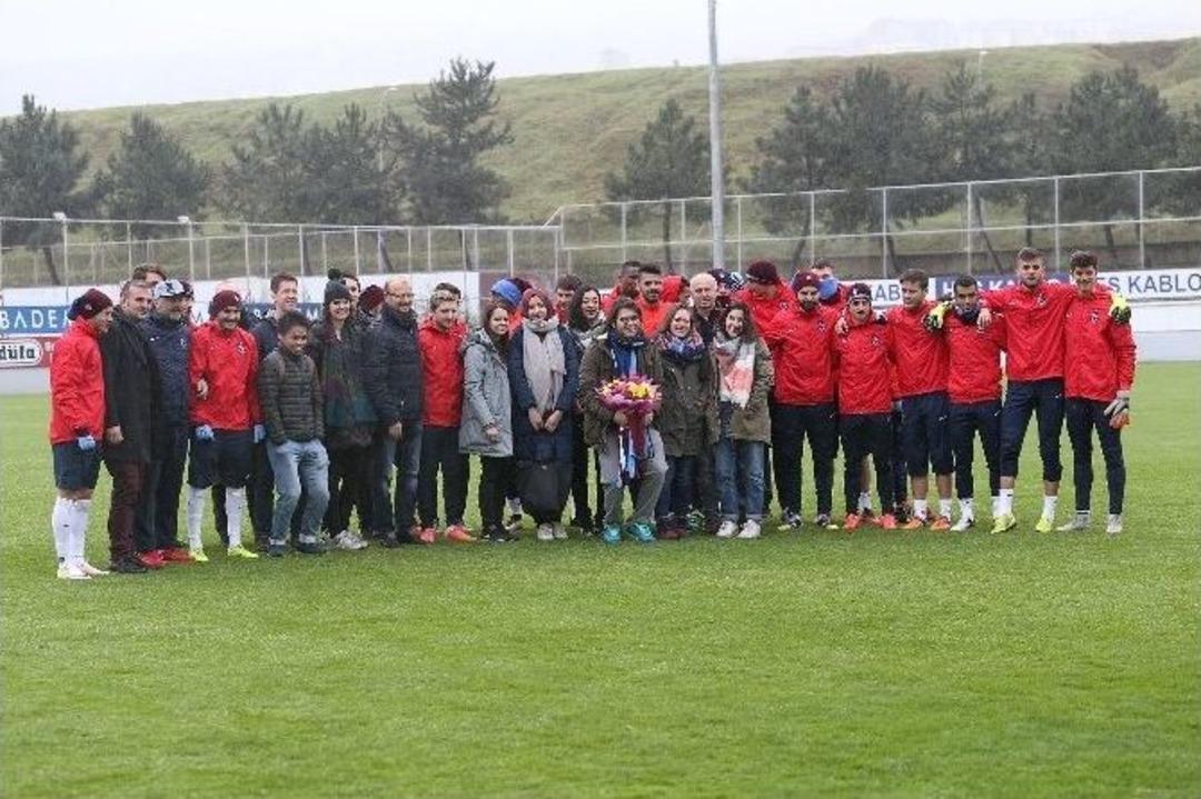 Trabzonspor Gaziantepspor Ma&ccedil;ı Hazırlıklarını Yağmur Altında S&uuml;rd&uuml;rd&uuml;