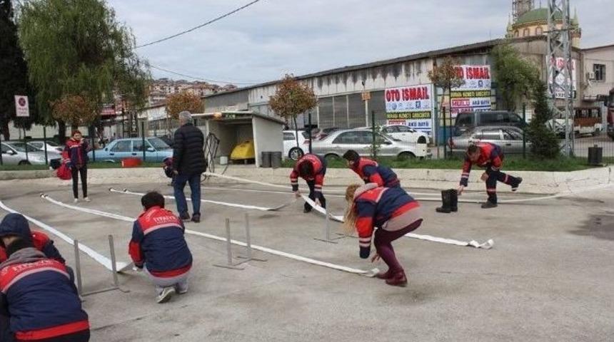 Doktor, Avukat Ve &Ouml;ğretmenler G&ouml;n&uuml;ll&uuml; İtfaiyeci Oluyor