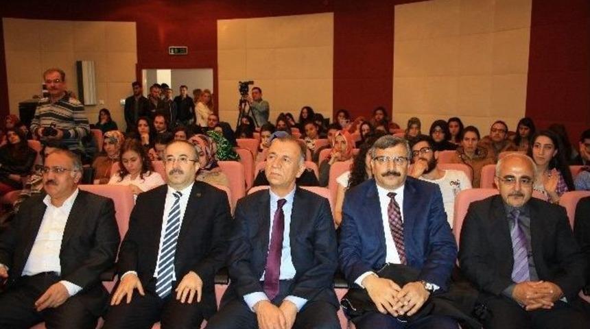 K&uuml;t&uuml;phane Haftası &Ccedil;eşitli Etkinliklerle Kutlanıyor