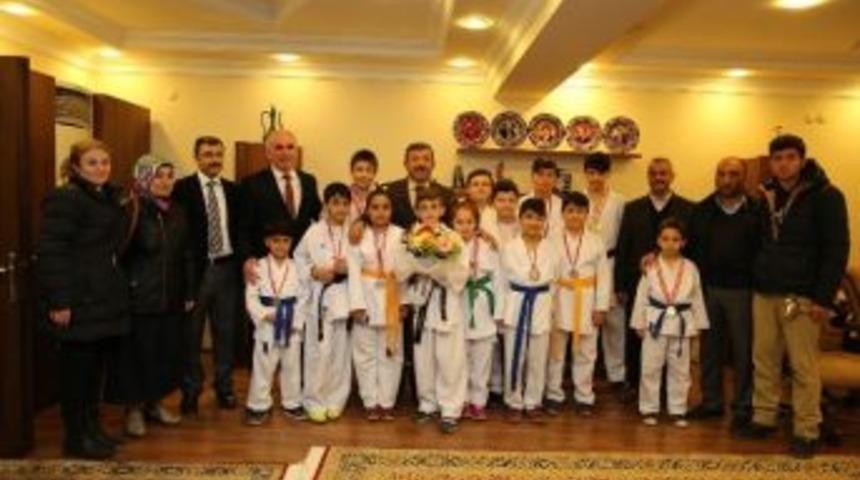 Darıca İdealspor Karabacak&rsquo;a Teşekk&uuml;r Etti