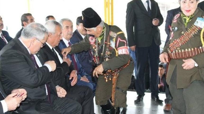 D&uuml;zi&ccedil;i&rsquo;de Kurtuluş Coşkusu