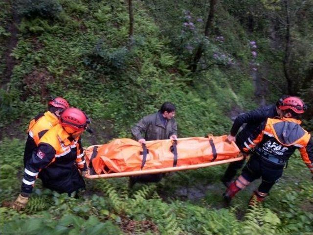 Rize’de Kayıp Şahsın Otomobiliyle Uçuruma Yuvarlandığı Ortaya Çıktı