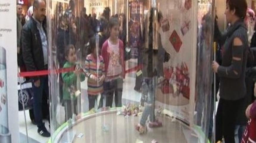 Malatya Parkta Hediye Fırtınası