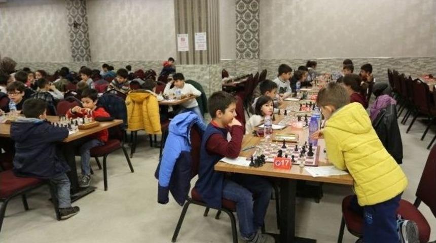 &Ouml;d&uuml;ll&uuml; Santran&ccedil; Turnuvası Serdivan&rsquo;da Ger&ccedil;ekleşti