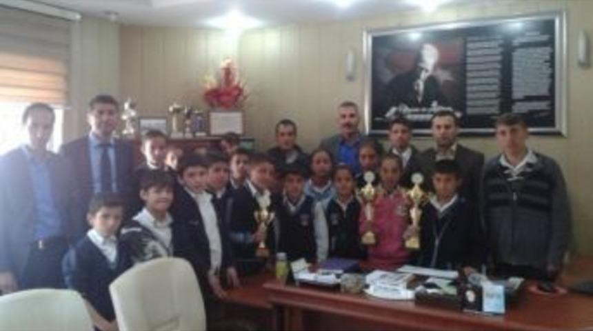 Başarılı Sporcular, M&uuml;d&uuml;r T&uuml;n&ccedil;men&rsquo;i Ziyaret Etti