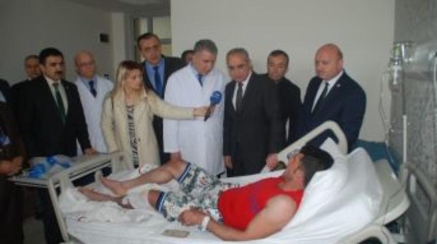 Cumhurbaşkanı Başdanışmanı Top&ccedil;u Tedavi G&ouml;ren T&uuml;rkmenleri Ziyaret Etti