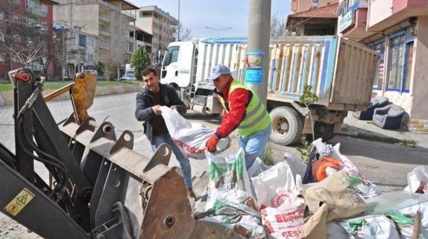 G&ouml;lbaşı Belediyesi, Molozları Topluyor