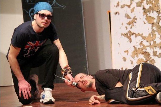 Hatm-i &Ccedil;i&ccedil;eği Tiyatrolar G&uuml;n&uuml;&rsquo;ne &Ouml;zel G&ouml;sterim Yaptı 1