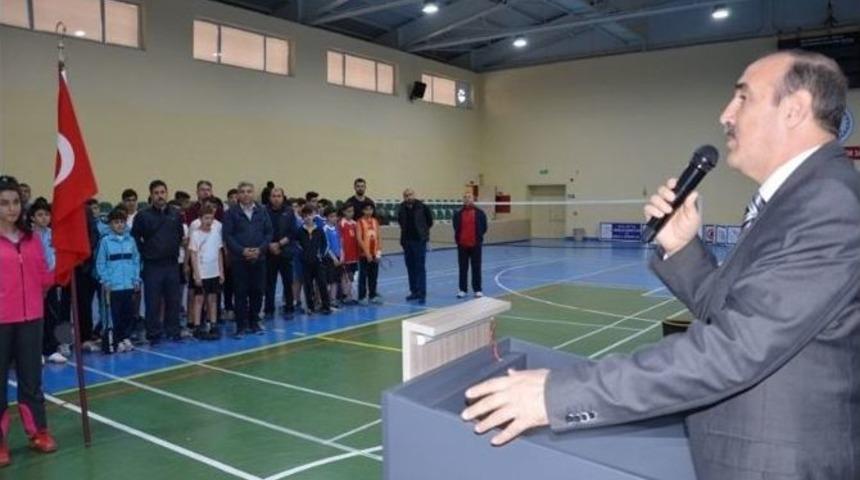 Badminton Grup M&uuml;sabakaları Başladı
