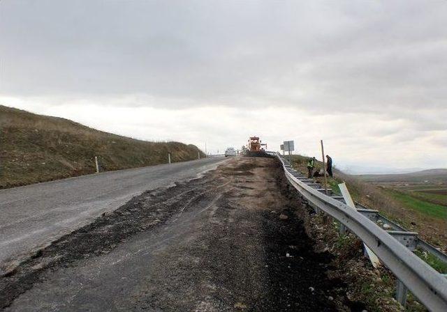 &Ccedil;orum-iskilip Karayolu&rsquo;nda Heyelan 1