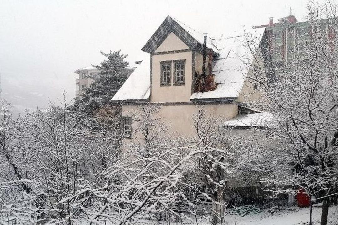 G&uuml;m&uuml;şhane&rsquo;de Mart Kapıdan Baktırdı