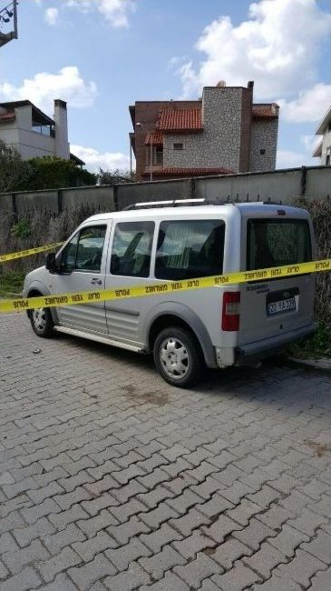 Ara&ccedil; İ&ccedil;erisinde 2 Ceset Bulundu