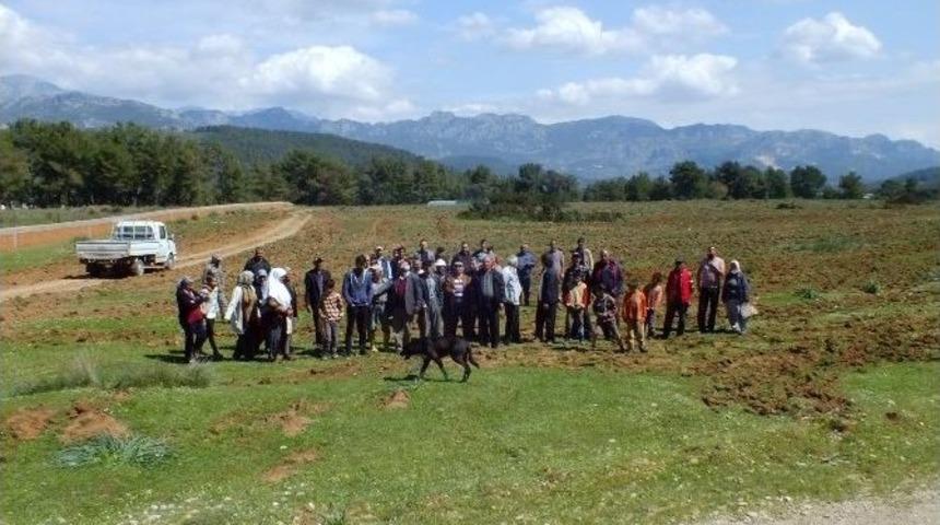 Arazilerinin İşgal Edildiğini &Ouml;ne S&uuml;ren K&ouml;yl&uuml;ler Ayaklandı