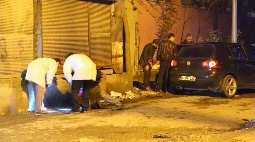 Batman&rsquo;da Polis Merkezine Atılan El Yapımı Bomba, Sivil Araca İsabet Etti