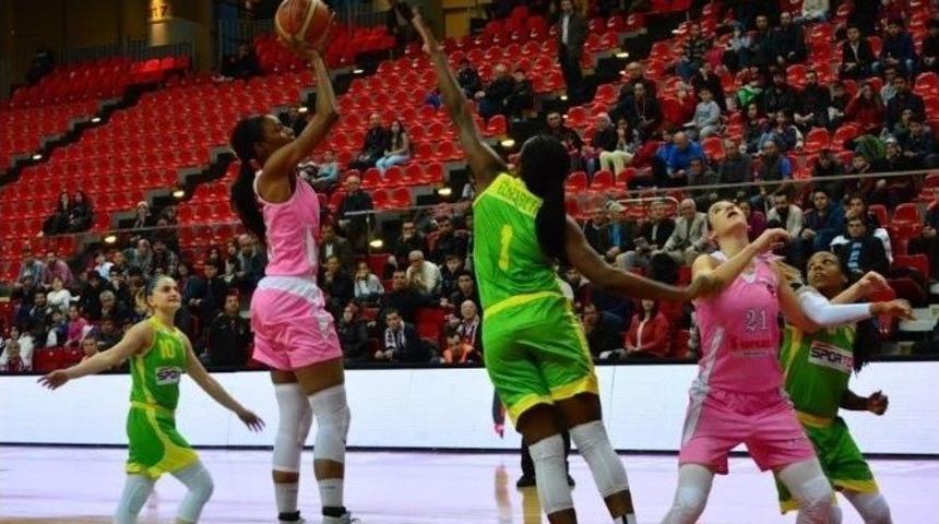 Ag&uuml; Spor Son &Ccedil;eyrekte Kazandı