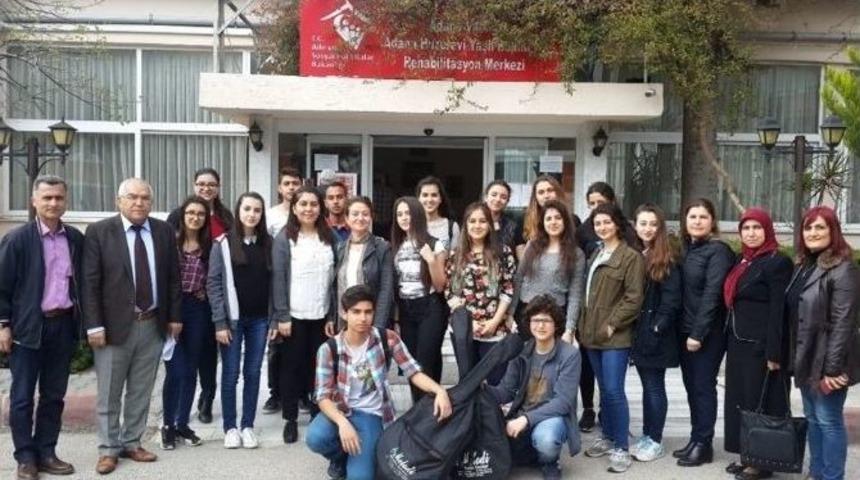 &Ouml;ğrenciler Huzurevi Sakinlerini Ziyaret Etti