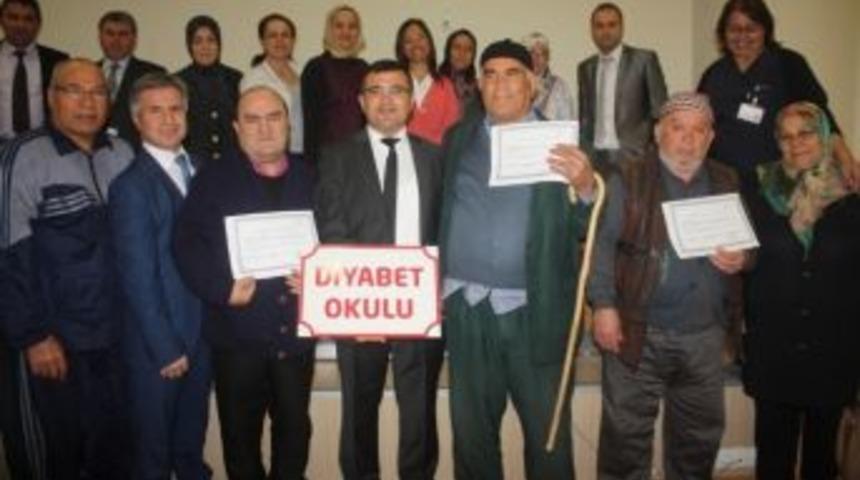 Diyabet Kursiyerleri Sertifikalarını Aldı