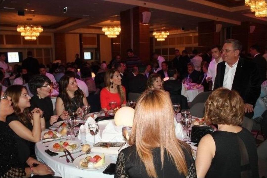 Kuşadası Belediye Başkanı&rsquo;ndan Taşeron İş&ccedil;ilerine Zul&uuml;m Gibi Yemek