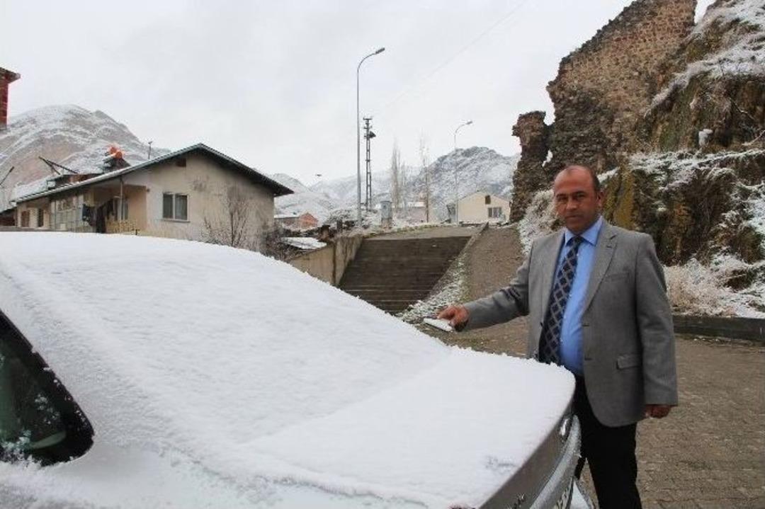 Mart Kapıdan Baktırıyor