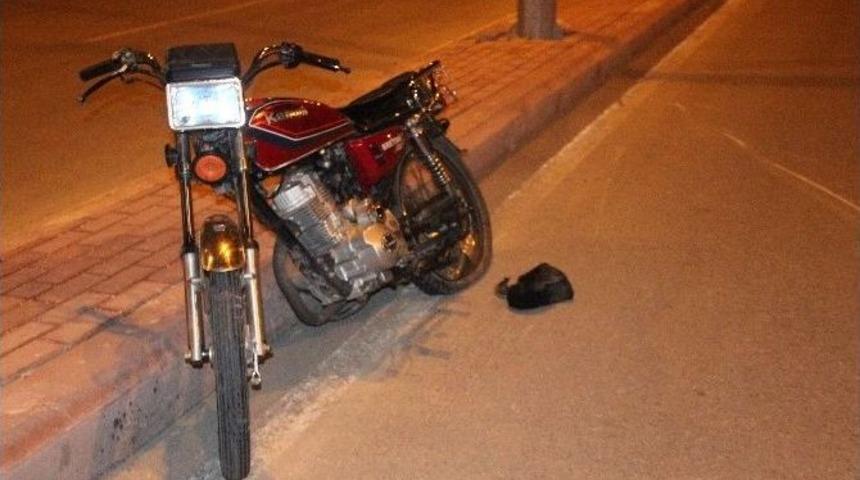 Ref&uuml;je &Ccedil;arpan Motosiklet S&uuml;r&uuml;c&uuml;s&uuml; Ağır Yaralandı