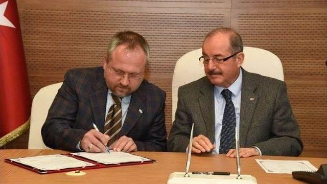 Hayırsever İşadamından Eğitime Z-kütüphane Desteği