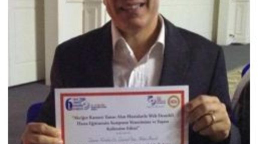 Prof. Dr. Bozcuk&rsquo;a &Uuml;&ccedil; &Ouml;d&uuml;l