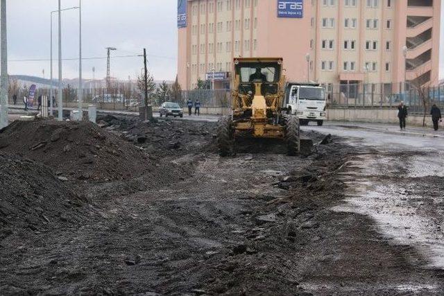 Yıllar Sonra Üniversite Yolu Asfalata Kavuşuyor