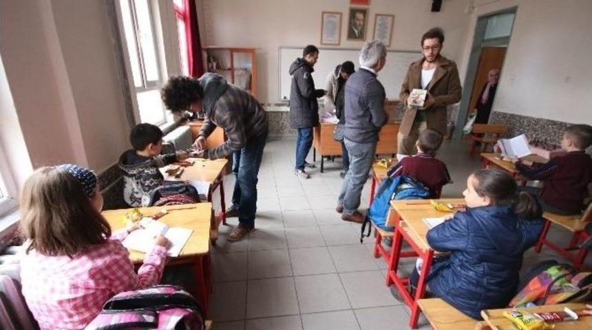 Gen&ccedil; Tıbbiyelilerden &Ouml;ğrencilere Destek