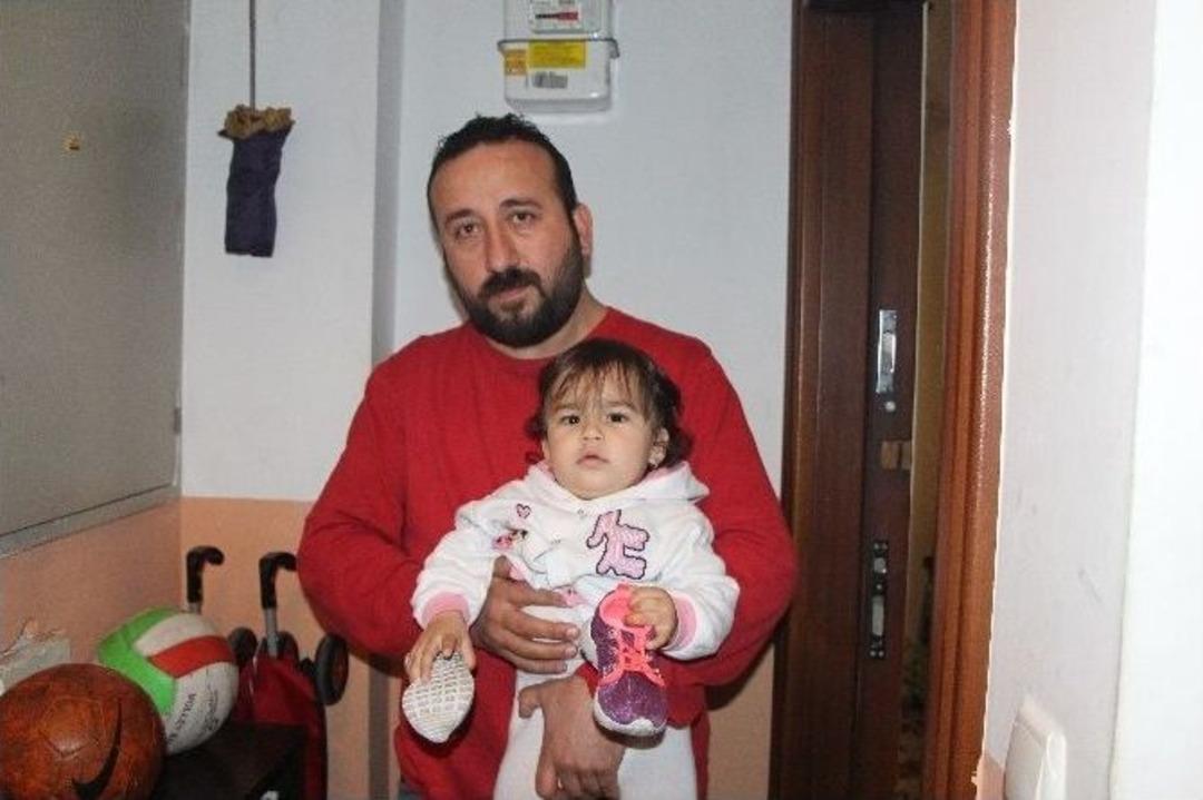 (&ouml;zel Haber) 2 Yaşındaki &Ccedil;ocuğun Bile Ayakkabısını &Ccedil;aldı