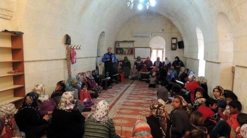 Polisler, K&ouml;t&uuml; Niyetli Kişilere Karşı Eğitim &Ccedil;alışmalarını S&uuml;rd&uuml;r&uuml;yor