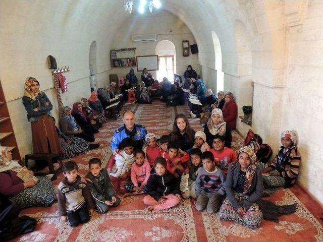 Polisler, K&ouml;t&uuml; Niyetli Kişilere Karşı Eğitim &Ccedil;alışmalarını S&uuml;rd&uuml;r&uuml;yor 1