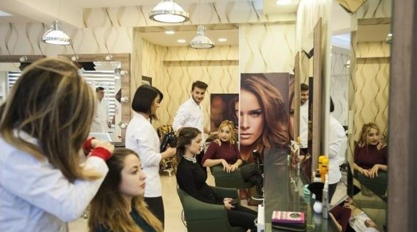 Yunus Emre Meslek Y&uuml;ksekokulu Yenilenmeye Devam Ediyor