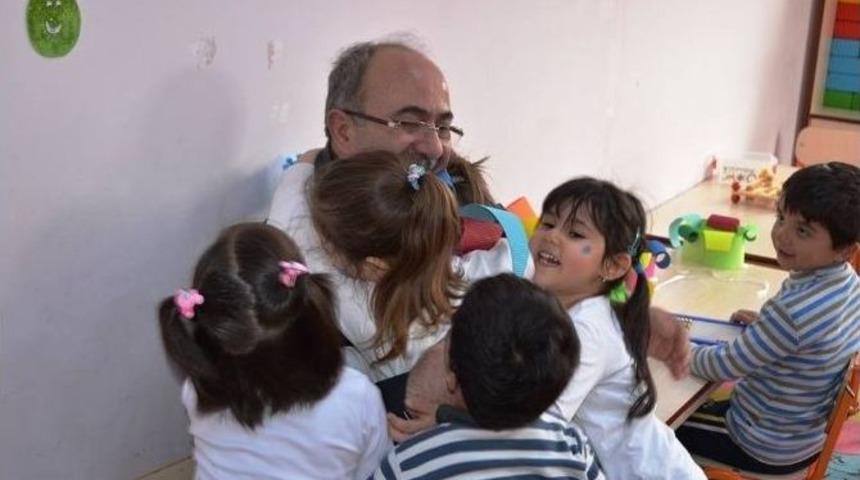 Başkan G&uuml;lc&uuml;oğlu Anaokulu Ziyaret Edip, Lise &Ouml;ğrencilerini Misafir Etti