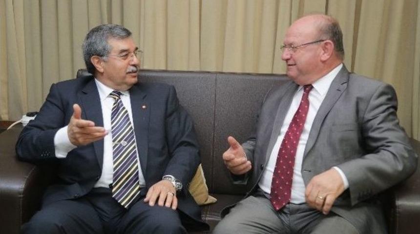 &Ccedil;ulhaoğlu: "adana&rsquo;da Kamp Yeri Eksikliği Var"