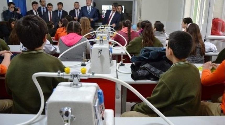 Biga Ortaokulu Fen Laboratuvarına Kavuştu