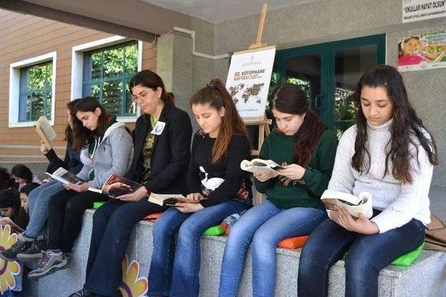 Okul &Ouml;n&uuml;nde Kitap Okudular 3