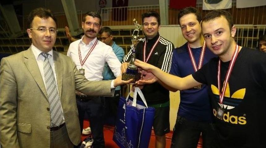 B&uuml;y&uuml;kşehir Belediyesi &Ccedil;alışanları Masa Tenisi Turnuvasında Karşılaştı