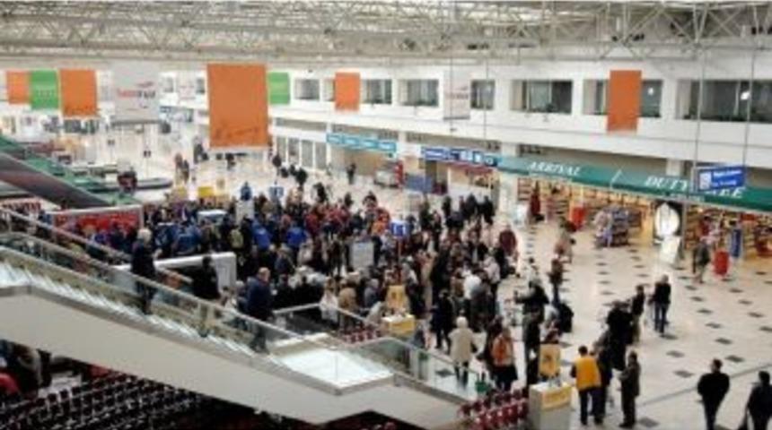 Şubat Ayında Antalya&rsquo;ya Sınır Kapılarından 90 Bin Turist Giriş Yaptı