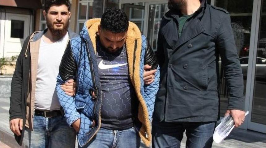 İzmir Polisinin G&ouml;&ccedil;men Ticaretinden Aradığı 2 Kişi Samsun&rsquo;da Yakalandı