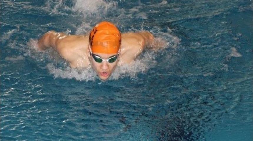 Mersinli Y&uuml;z&uuml;c&uuml;, 26 Yıldır Kırılamayan Rekoru Kırdı